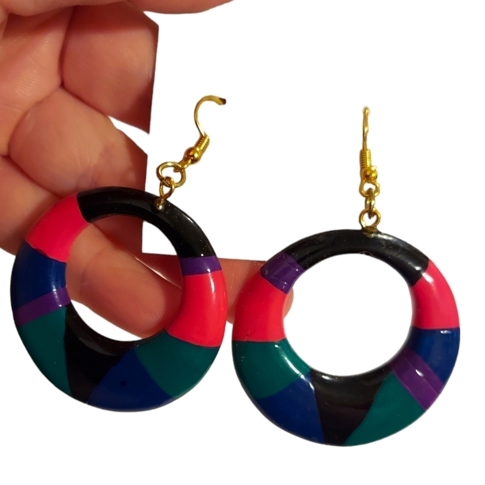 Round striped earrings retro style